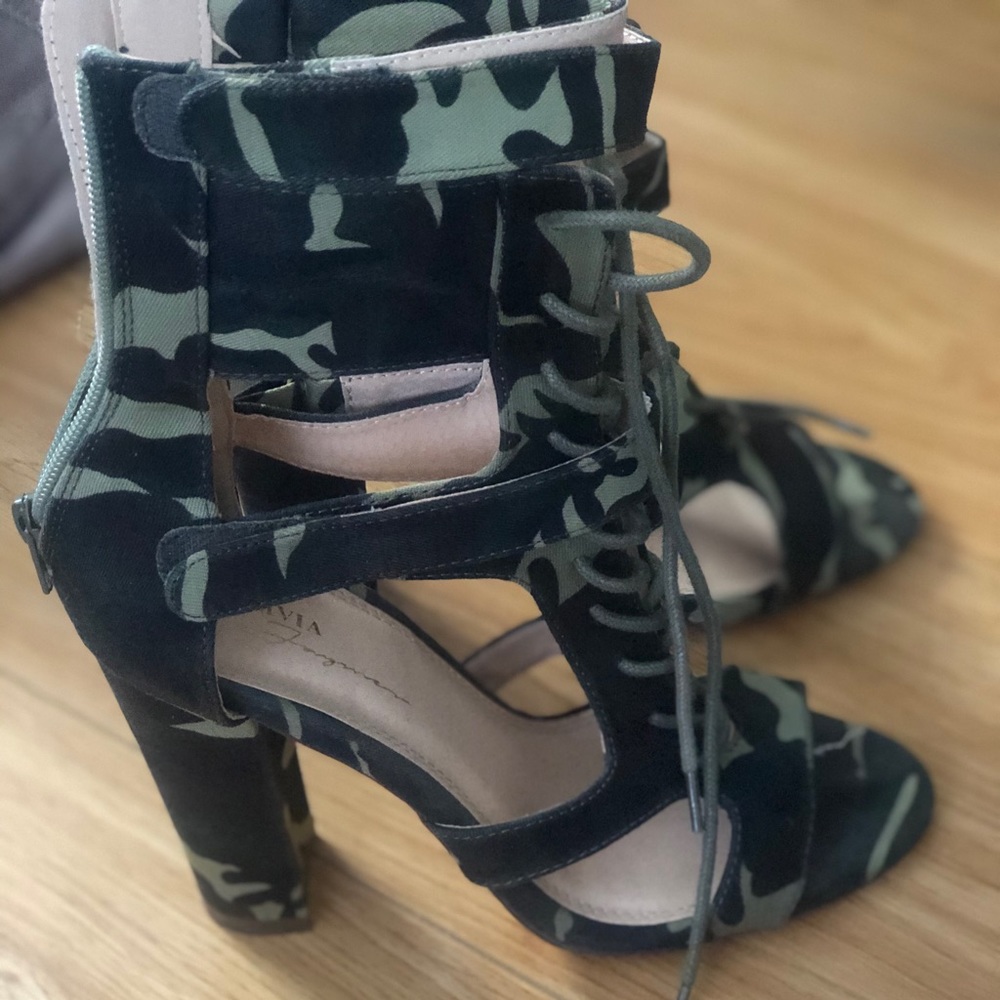 Camp shoes -size 8